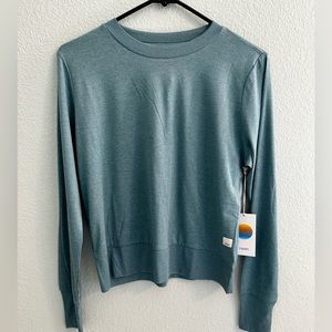 Vuori Daydream Crew in Stormy Heather Size S. New with tags.